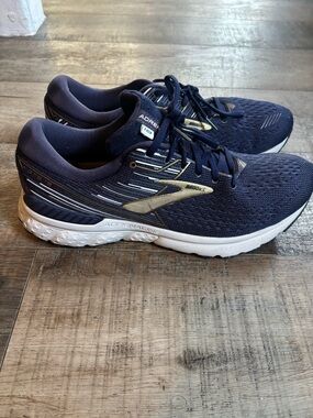 Brooks Adrenaline Men's Navy and Gold Running Shoes
